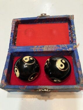 Chinese Balls Health Massage Exercise Stress Balls  Makes Bell Sounds